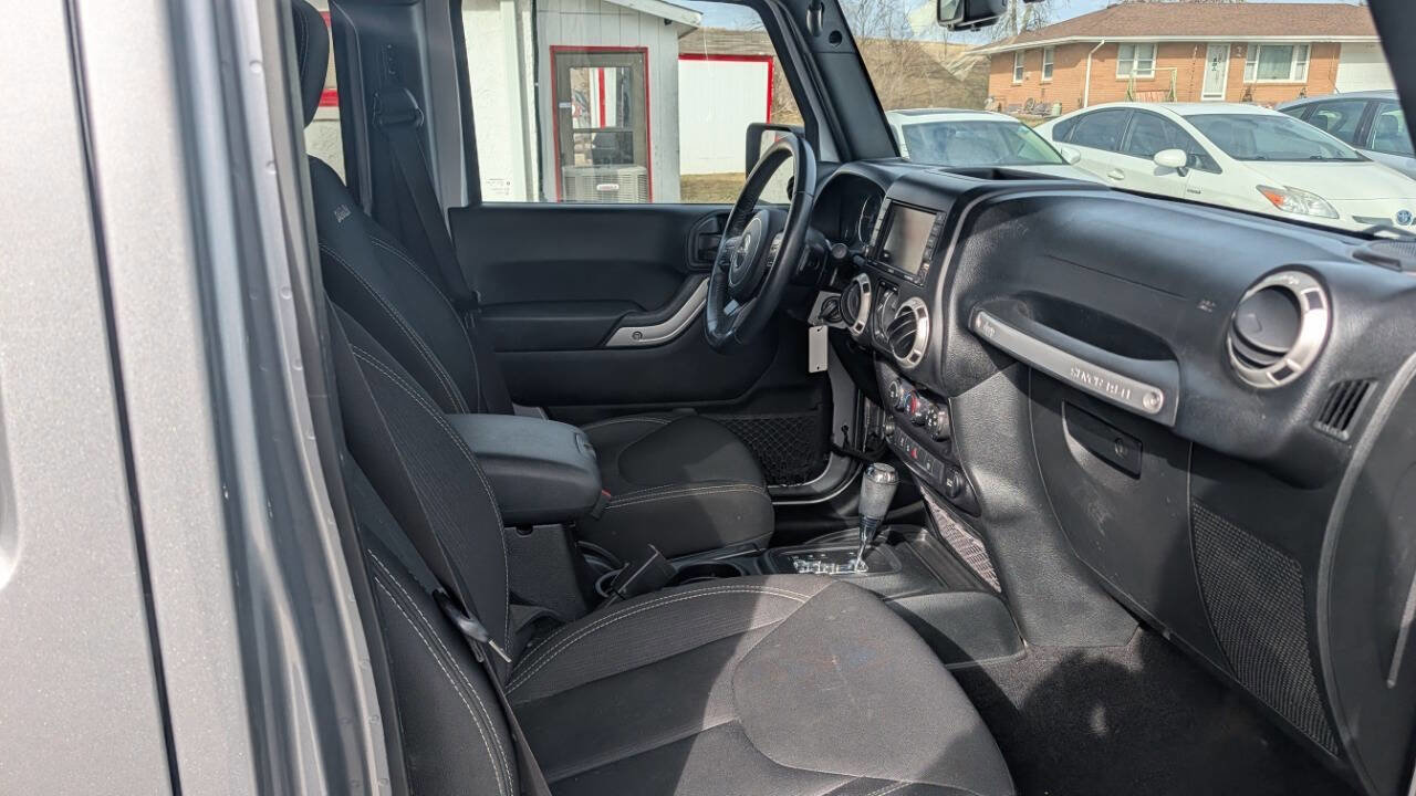 Used 2017 Jeep Wrangler Unlimited Sahara image 16