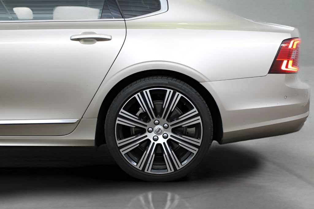 Certified 2023 Volvo S90 B6 Plus w/ Protection Package Premier AWD/4WD image 8