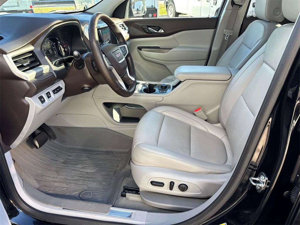 Used 2023 GMC Acadia SLT w/ Technology Package image 7