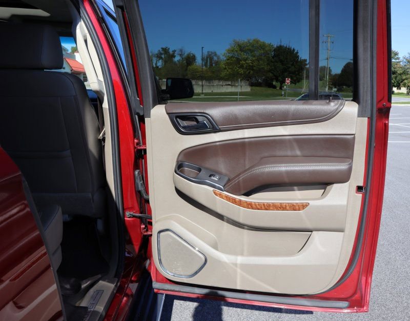 Used 2018 Chevrolet Suburban Premier image 22