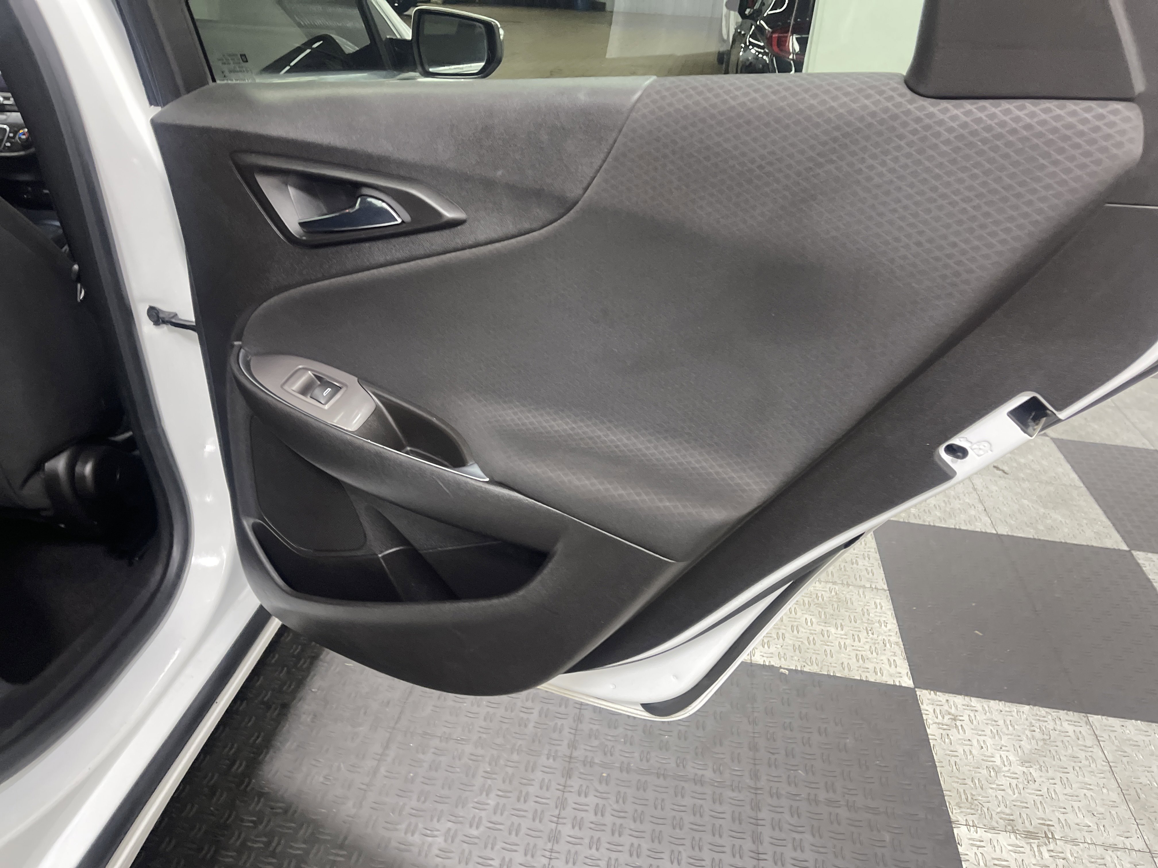 Used 2018 Chevrolet Malibu LT FWD image 19