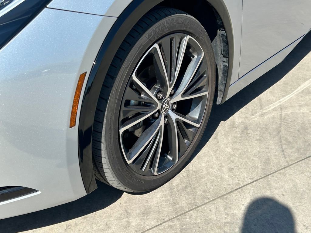 Used 2025 Toyota Prius XLE image 9