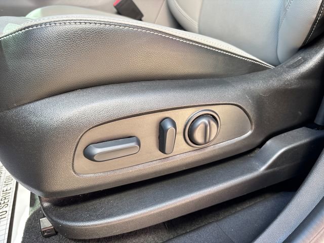 Used 2024 GMC Terrain SLT image 31