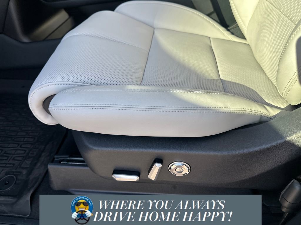 New 2025 Lincoln Navigator Reserve image 7