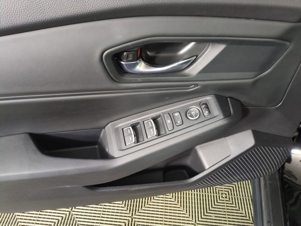 Certified 2025 Honda Accord SE image 9