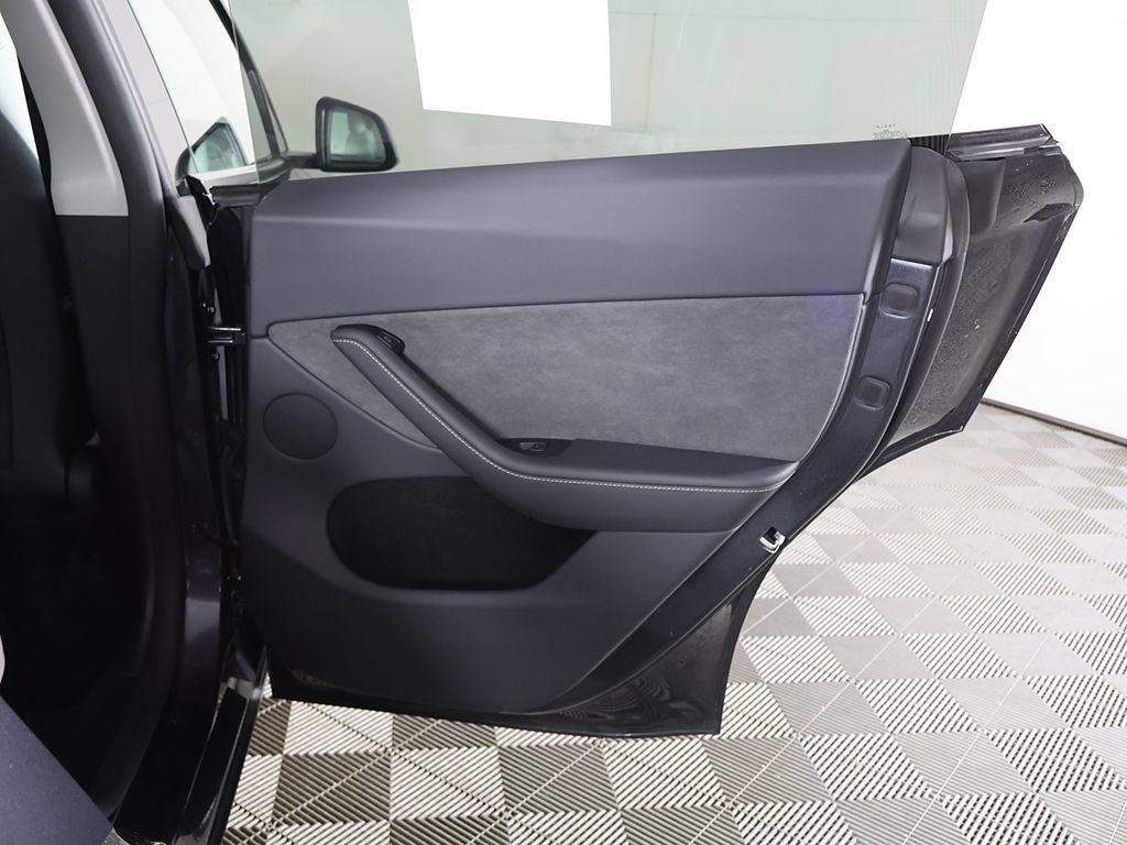 Used 2024 Tesla Model Y Performance AWD/4WD image 27