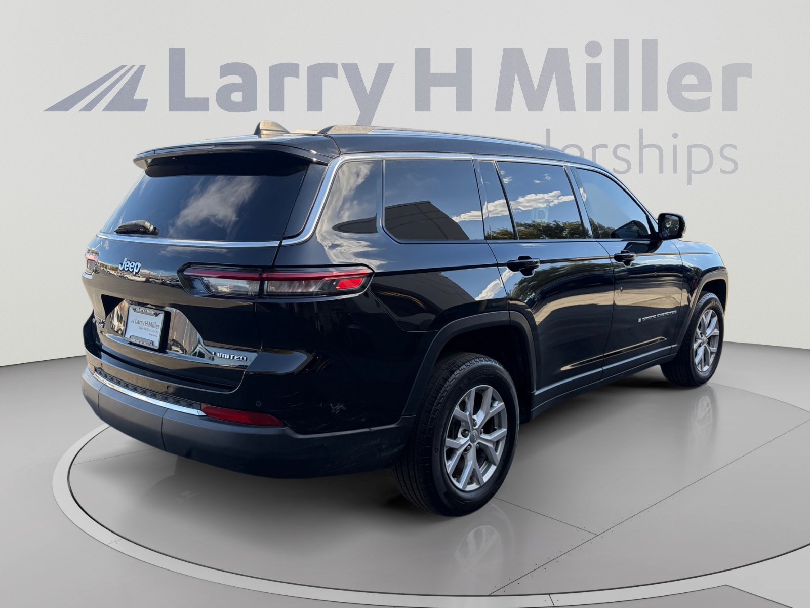 Used 2021 Jeep Grand Cherokee L Limited AWD/4WD image 5