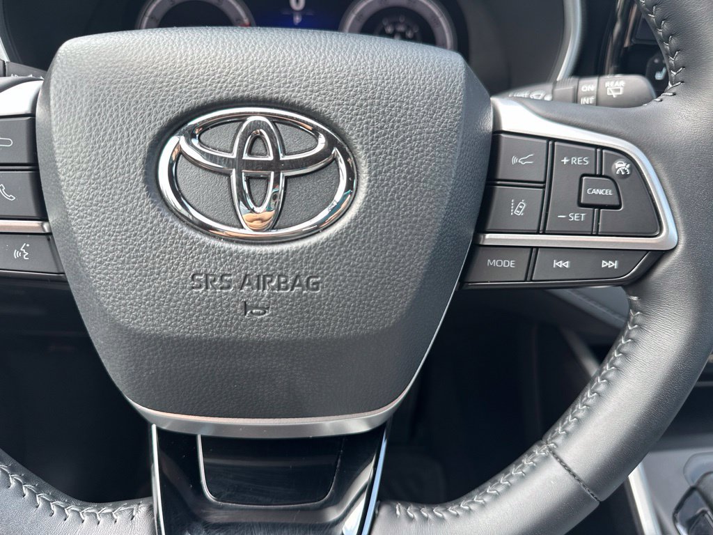 Used 2025 Toyota Highlander XSE AWD/4WD image 17