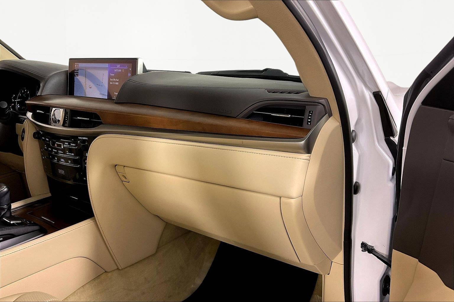 Used 2021 Lexus LX 570 4WD w/ Luxury Package image 27