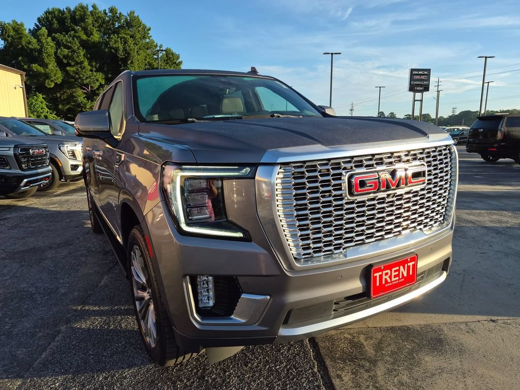 Used 2021 GMC Yukon XL Denali w/ Denali Premium Package AWD/4WD image 5
