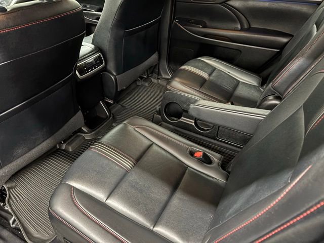 Used 2019 Toyota Highlander SE image 12