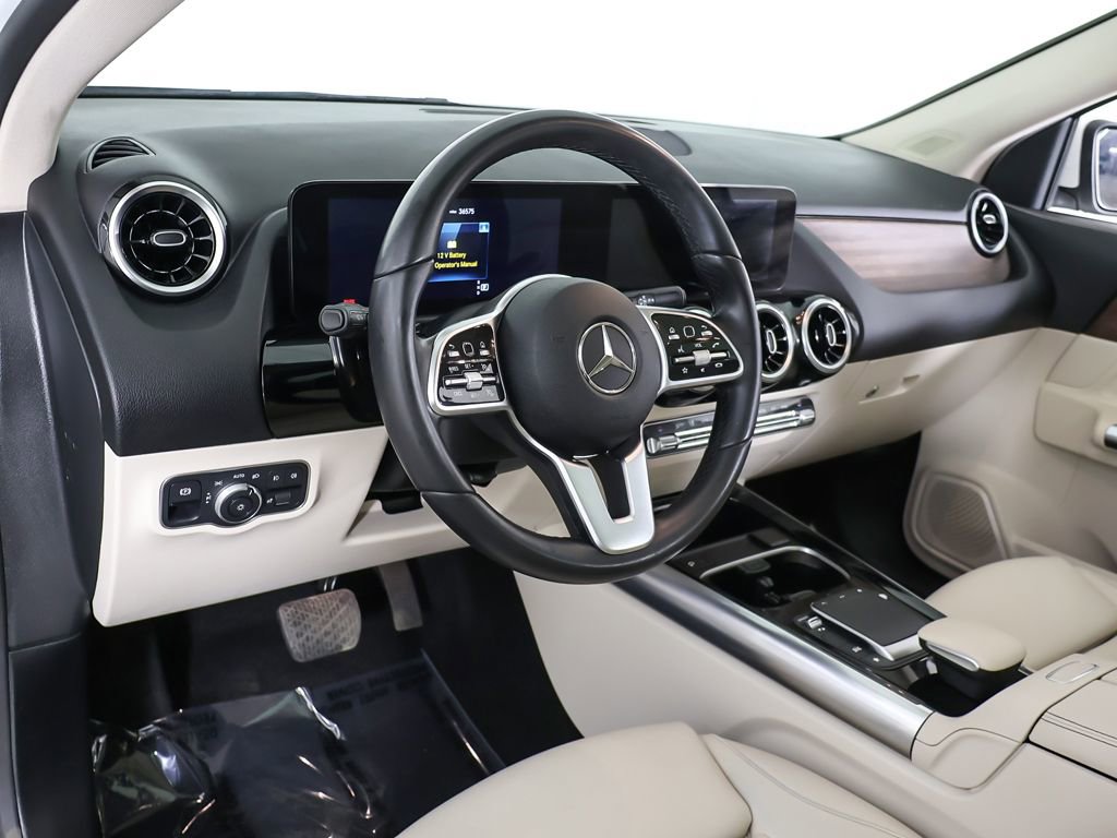 Used 2022 Mercedes-Benz GLA 250 4MATIC w/ Premium Package image 26
