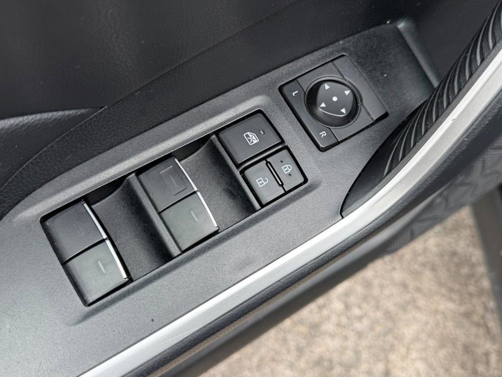 Used 2025 Toyota RAV4 XLE image 15