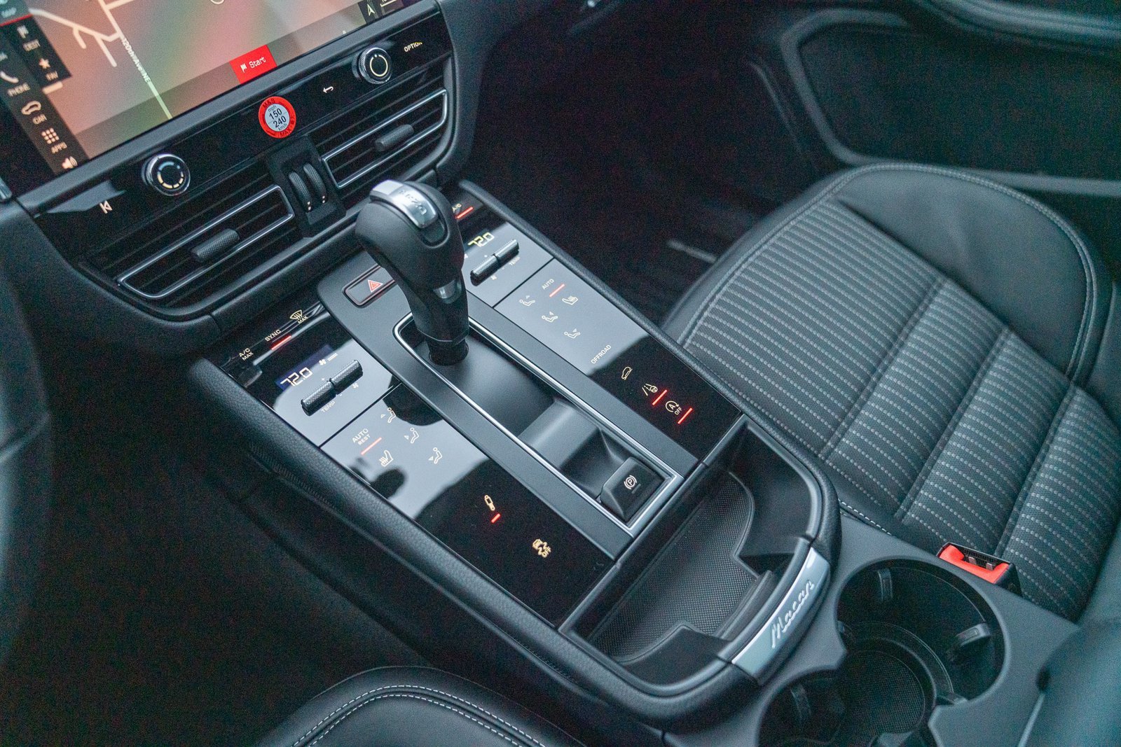 Certified 2026 Porsche Macan Turbo AWD/4WD image 22