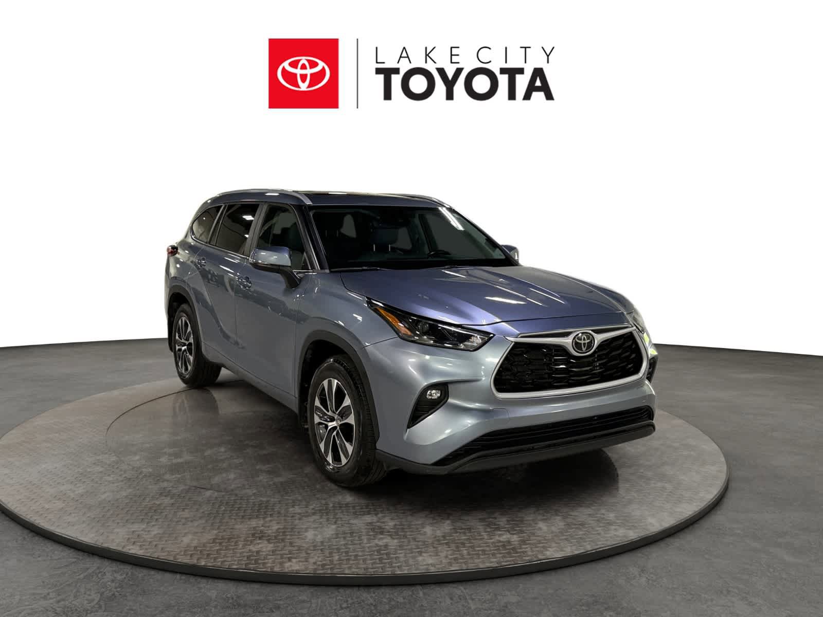 Used 2023 Toyota Highlander XLE FWD image 13