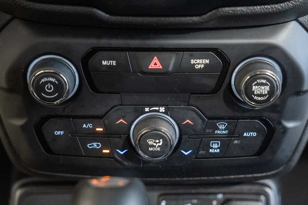 Certified 2018 Jeep Renegade Latitude AWD/4WD image 21