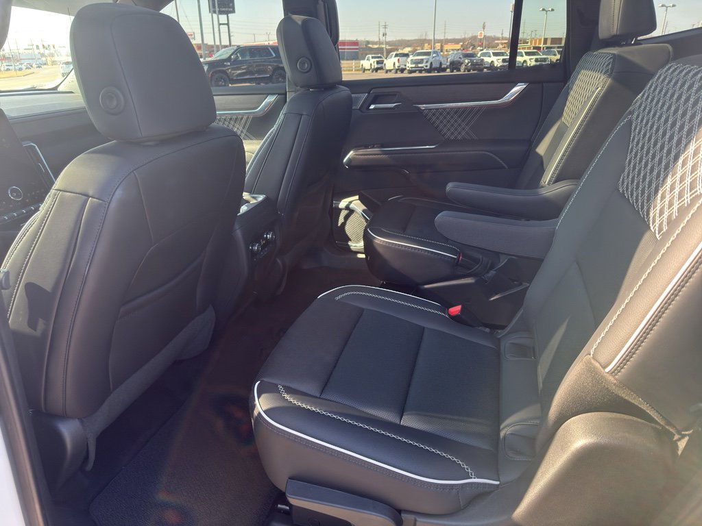 Used 2025 GMC Acadia Denali w/ Super Cruise Package FWD image 8