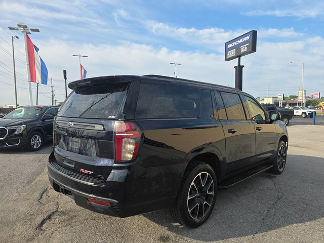 Used 2022 Chevrolet Suburban RST w/ Luxury Package image 5