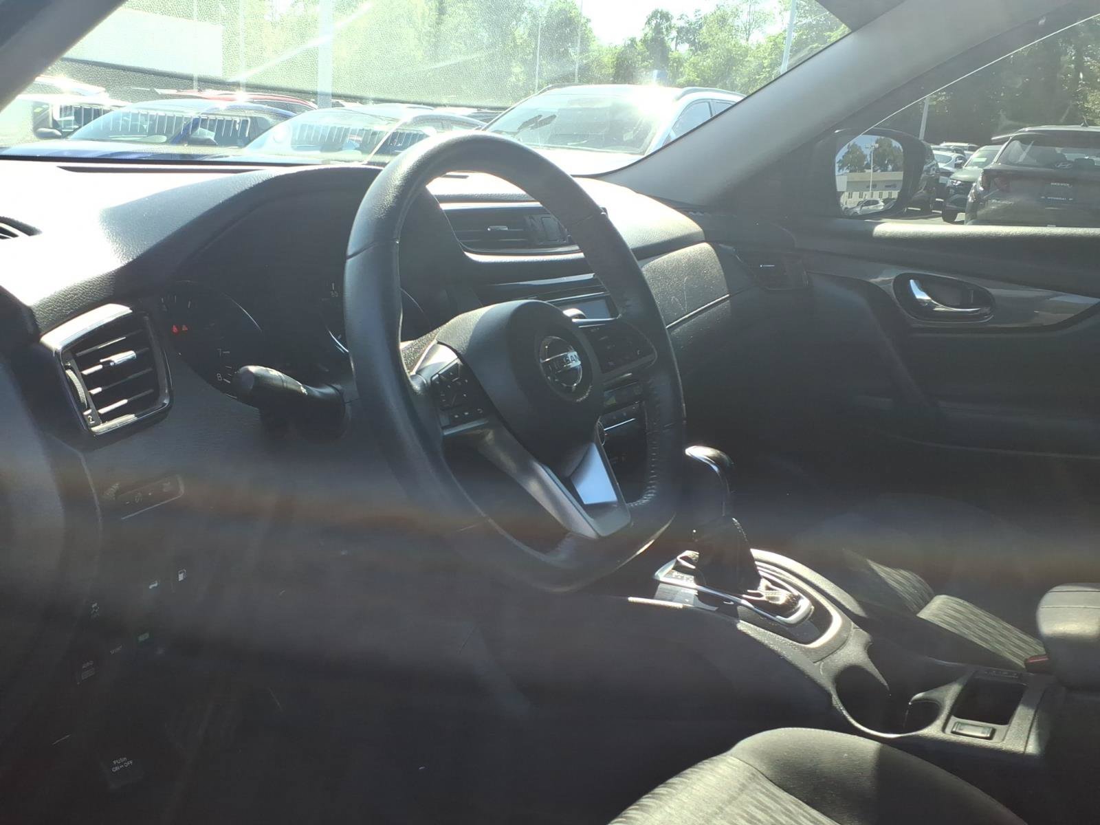 Used 2018 Nissan Rogue SV AWD/4WD image 23