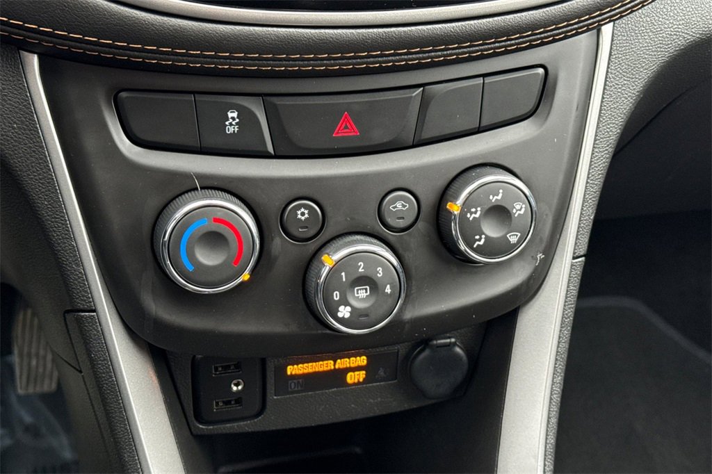 Used 2022 Chevrolet Trax LT w/ Midnight Edition image 28