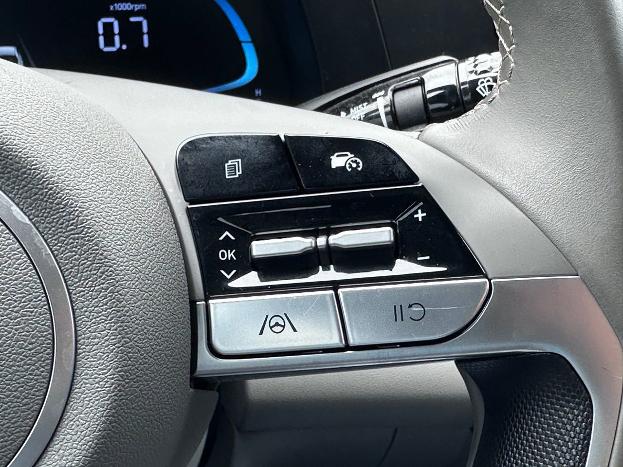 Used 2025 Hyundai Elantra Sport FWD image 26