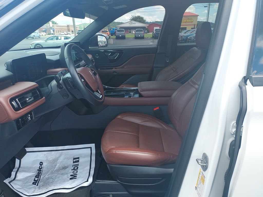 Used 2025 Lincoln Aviator Reserve w/ Jet Appearance Package AWD/4WD image 13