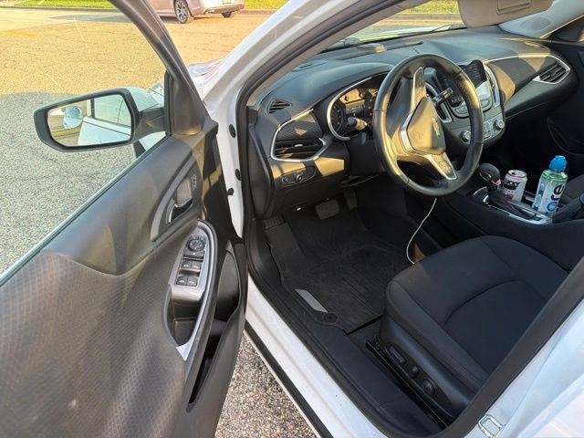 Used 2023 Chevrolet Malibu RS w/ LPO, Floor Liner Package FWD image 6