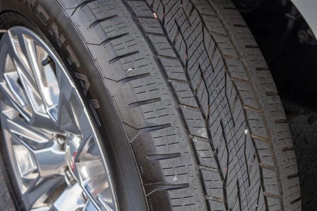 Used 2025 GMC Yukon XL Denali AWD/4WD image 14