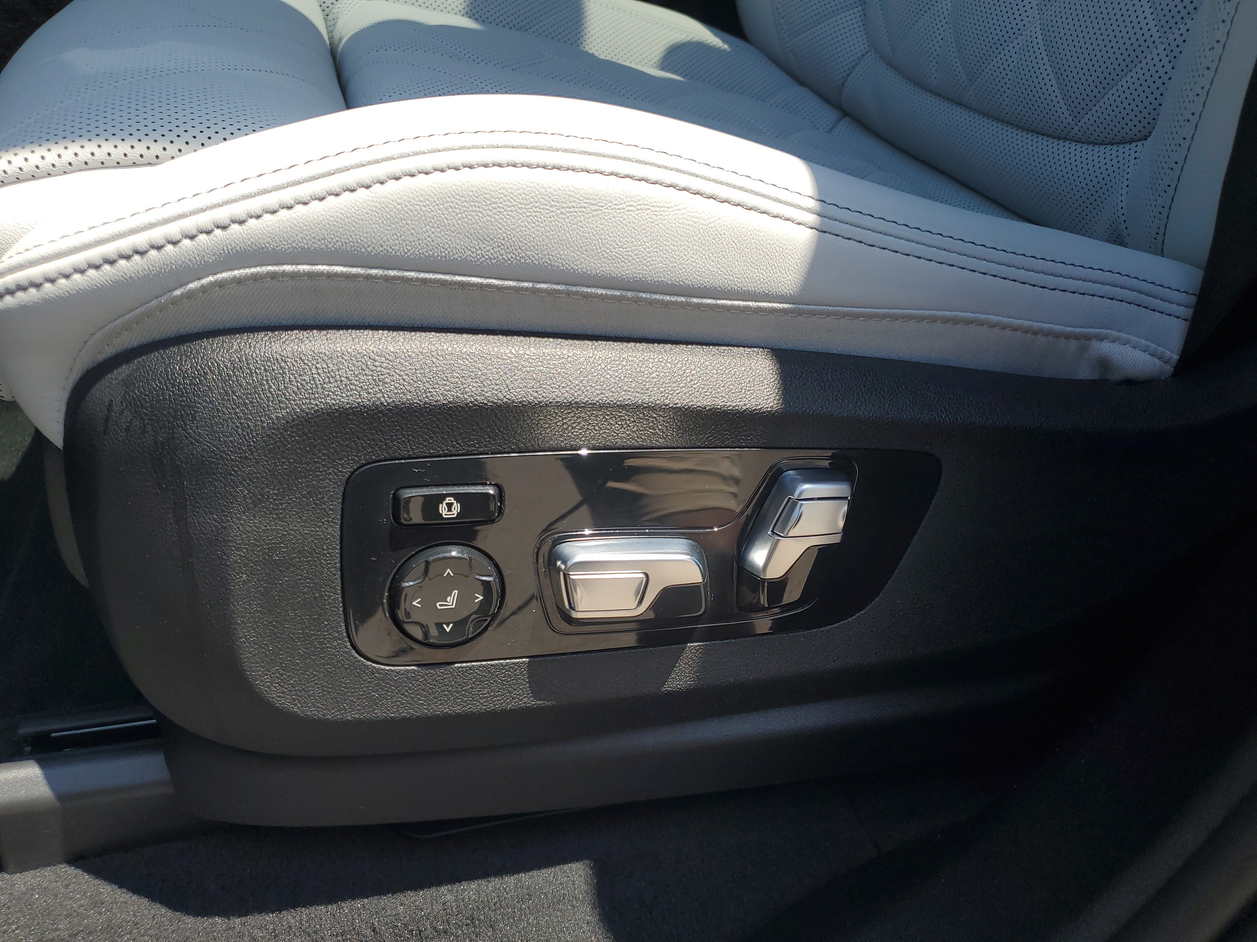Used 2024 BMW X5 xDrive40i w/ Premium Package AWD/4WD image 11