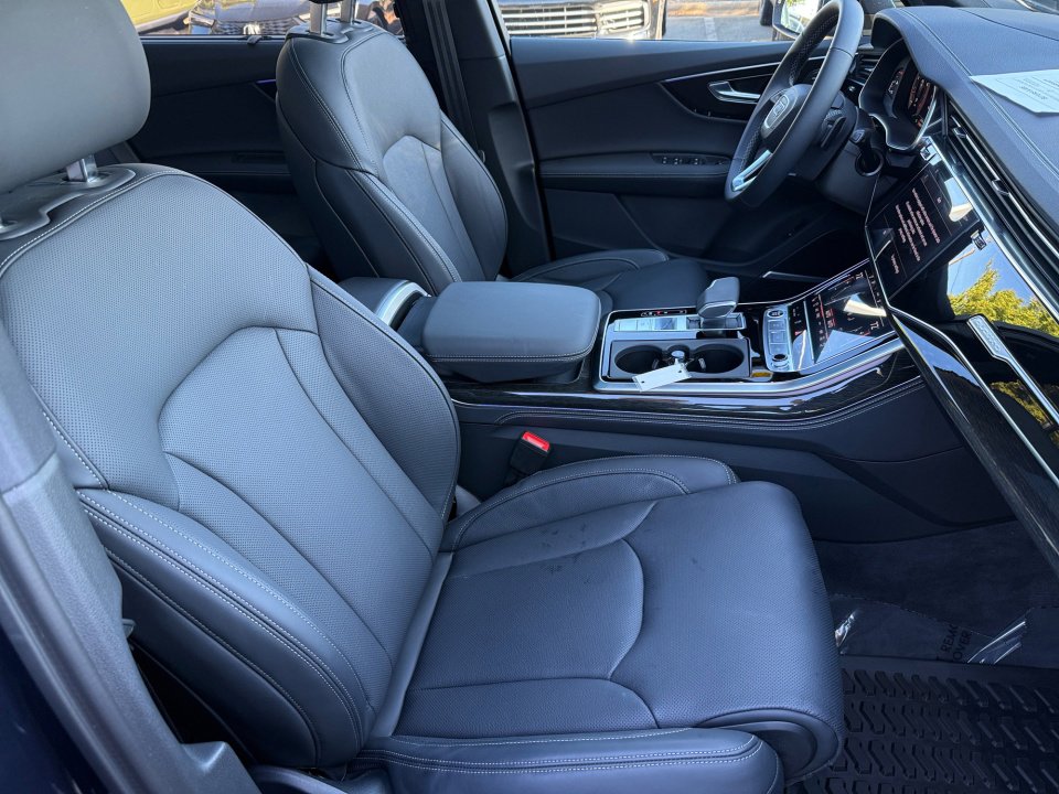 Used 2025 Audi Q7 3.0T Prestige image 28
