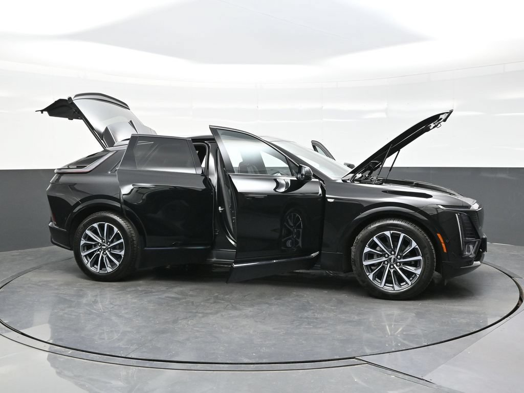 Certified 2025 Cadillac Lyriq Luxury AWD/4WD image 44