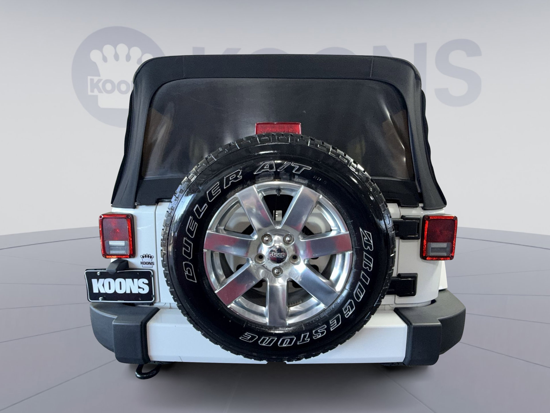 Used 2016 Jeep Wrangler Unlimited Sahara w/ Dual Top Group AWD/4WD image 5
