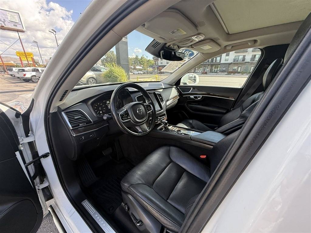 Used 2018 Volvo XC90 T6 Momentum w/ Convenience Package AWD/4WD image 17