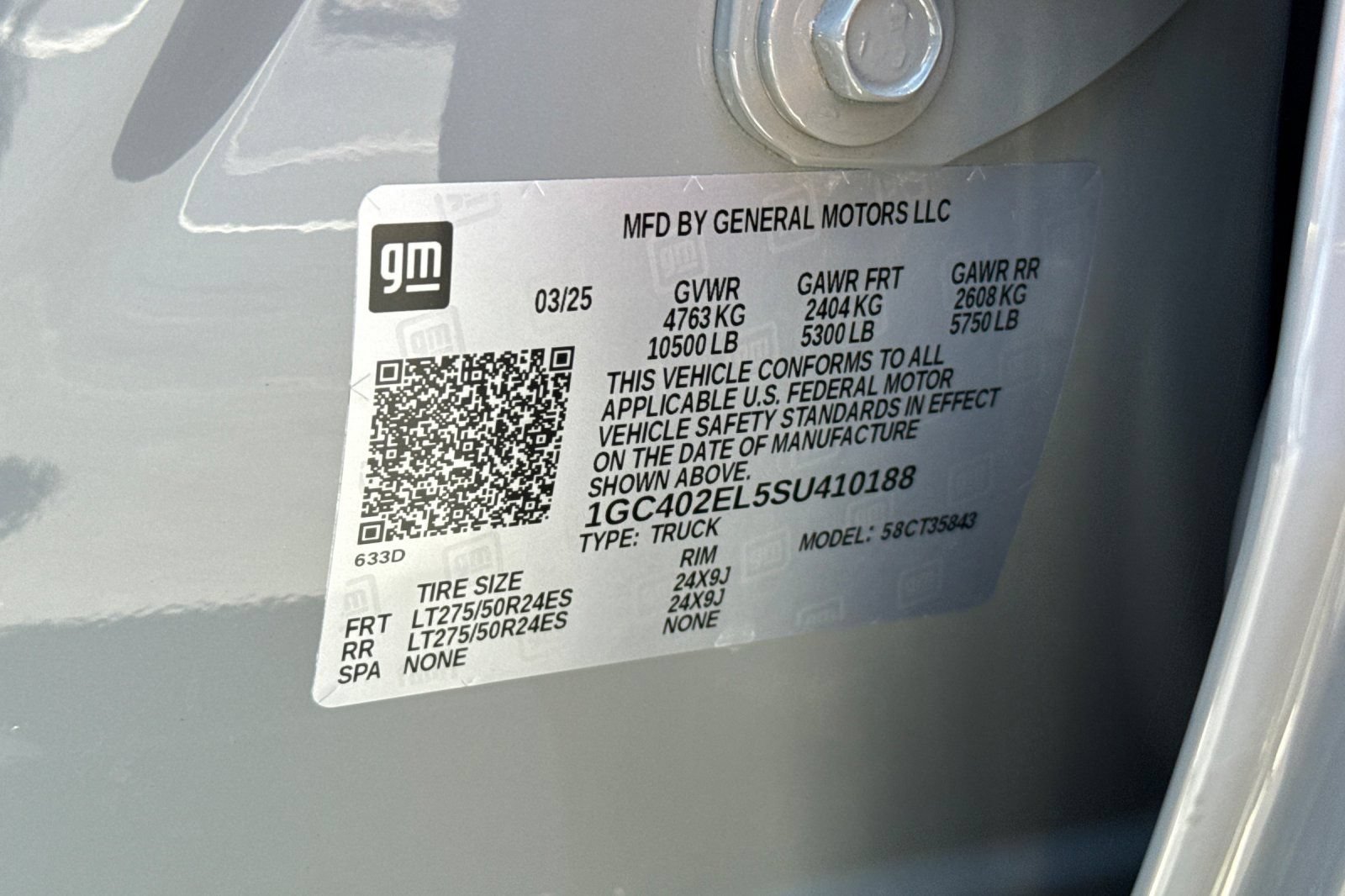 Used 2025 Chevrolet Silverado EV RST AWD/4WD image 39
