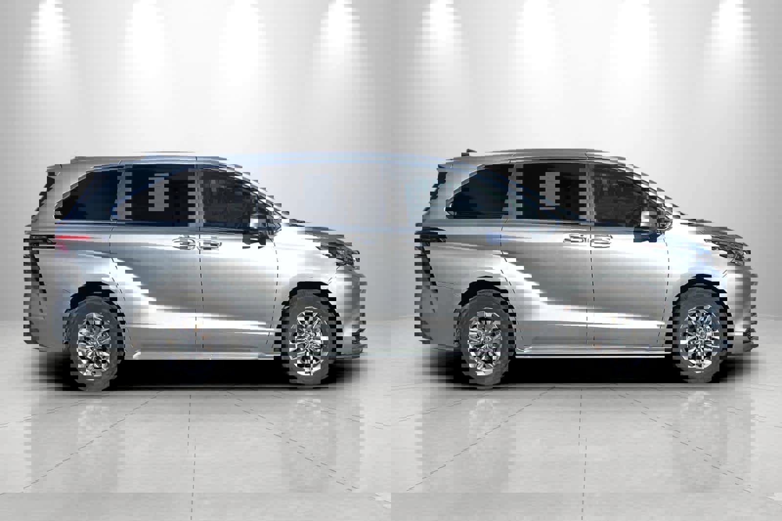 Used 2024 Toyota Sienna LE image 8