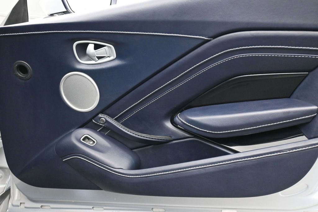 Used 2020 Aston Martin V8 Vantage Coupe RWD image 19