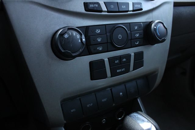 Used 2011 Ford Focus SE w/ Sedan SE Appearance Pkg FWD image 13