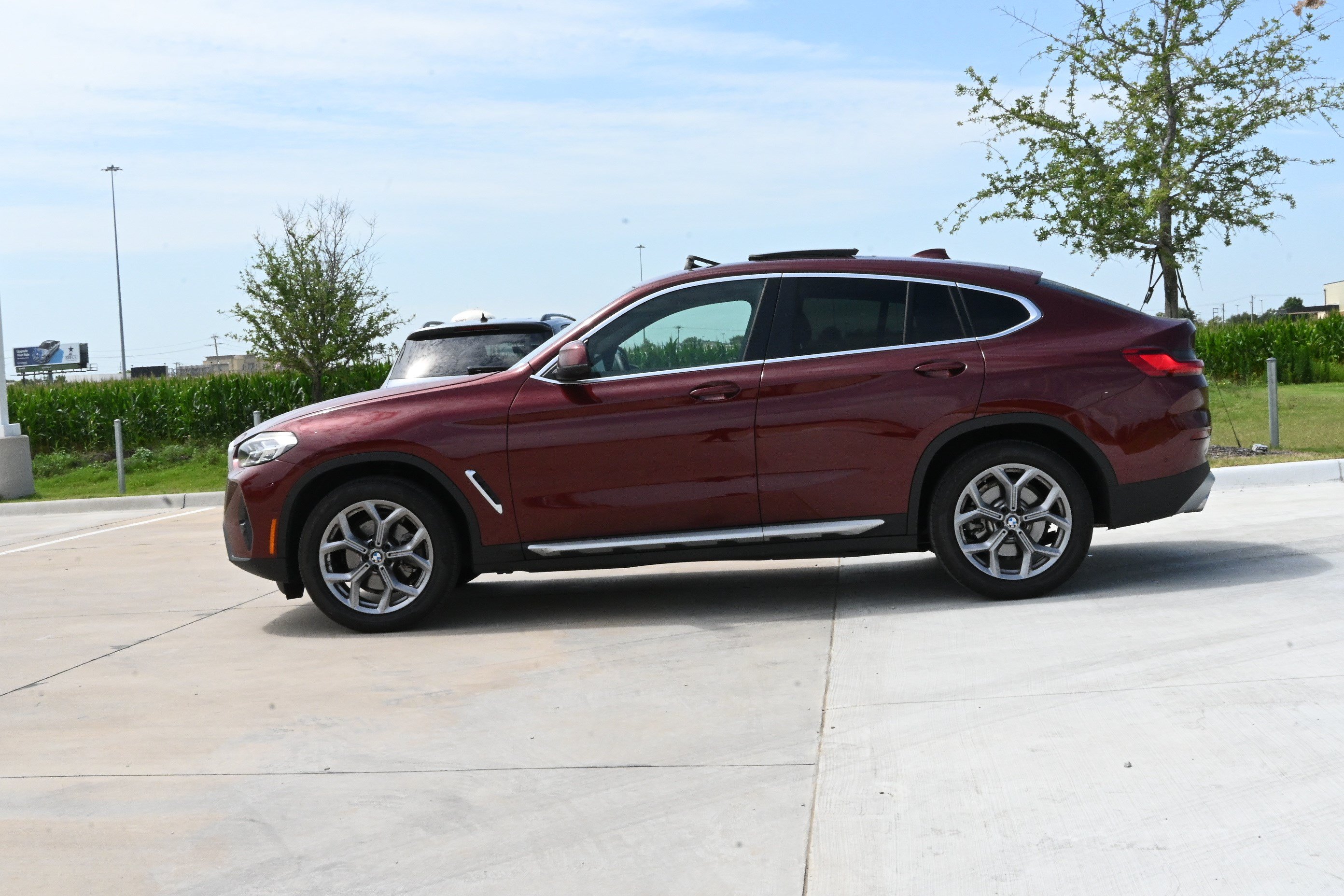 Certified 2025 BMW X4 xDrive30i AWD/4WD image 6