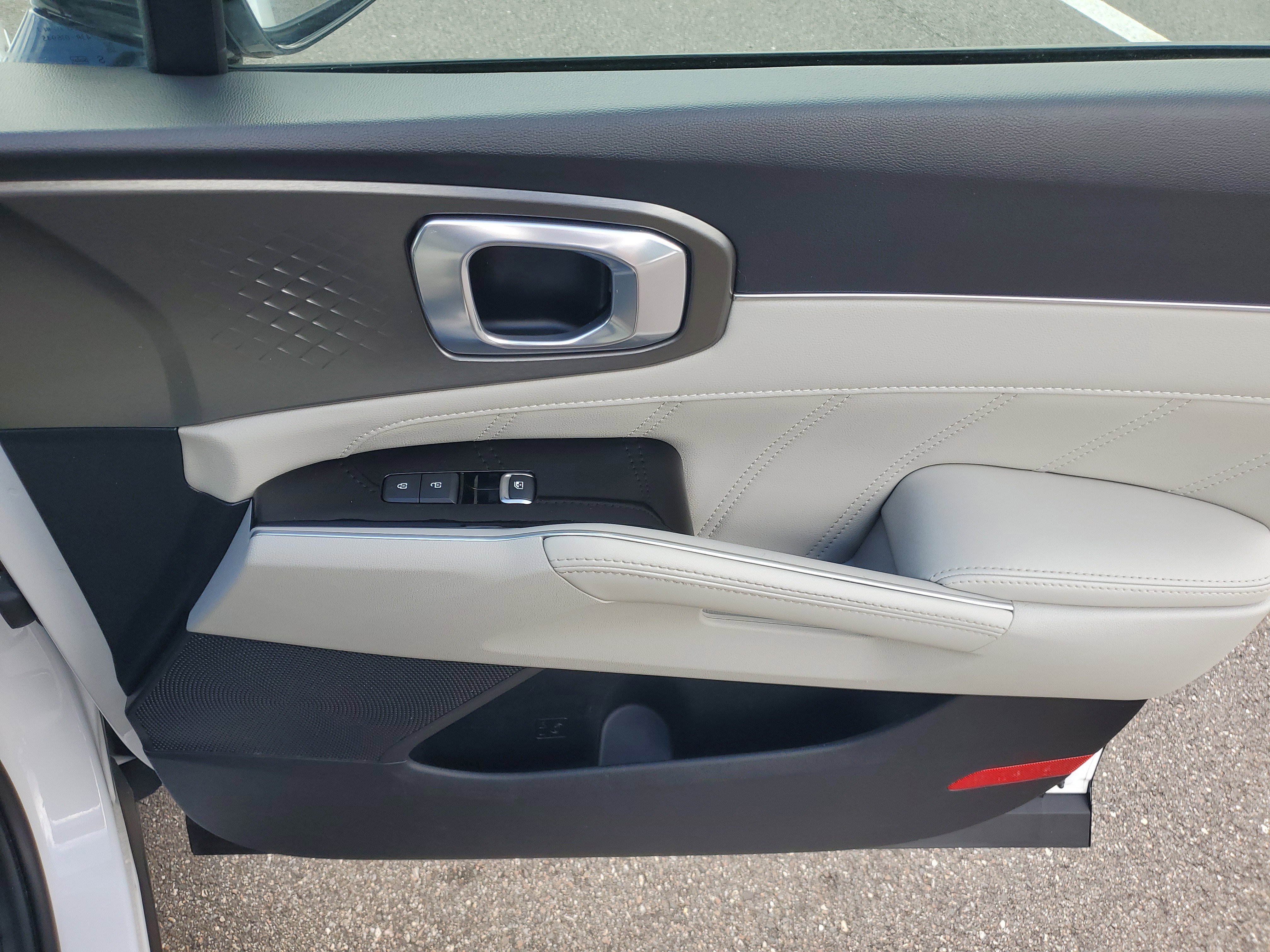 Certified 2022 Kia Sorento SX image 10
