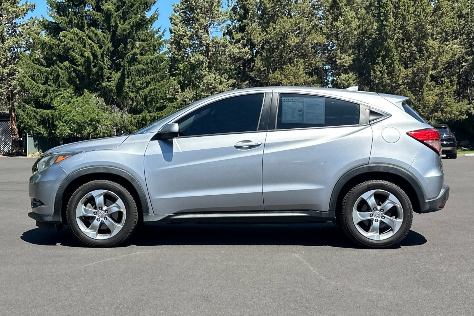 Used 2017 Honda HR-V LX image 7