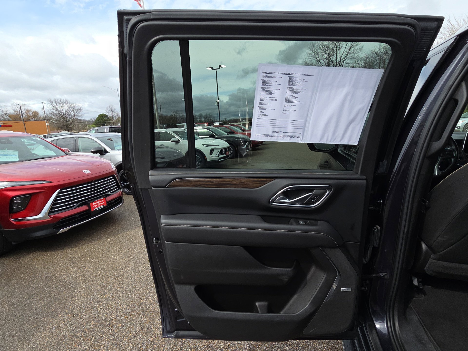 Used 2023 Chevrolet Suburban Premier image 26