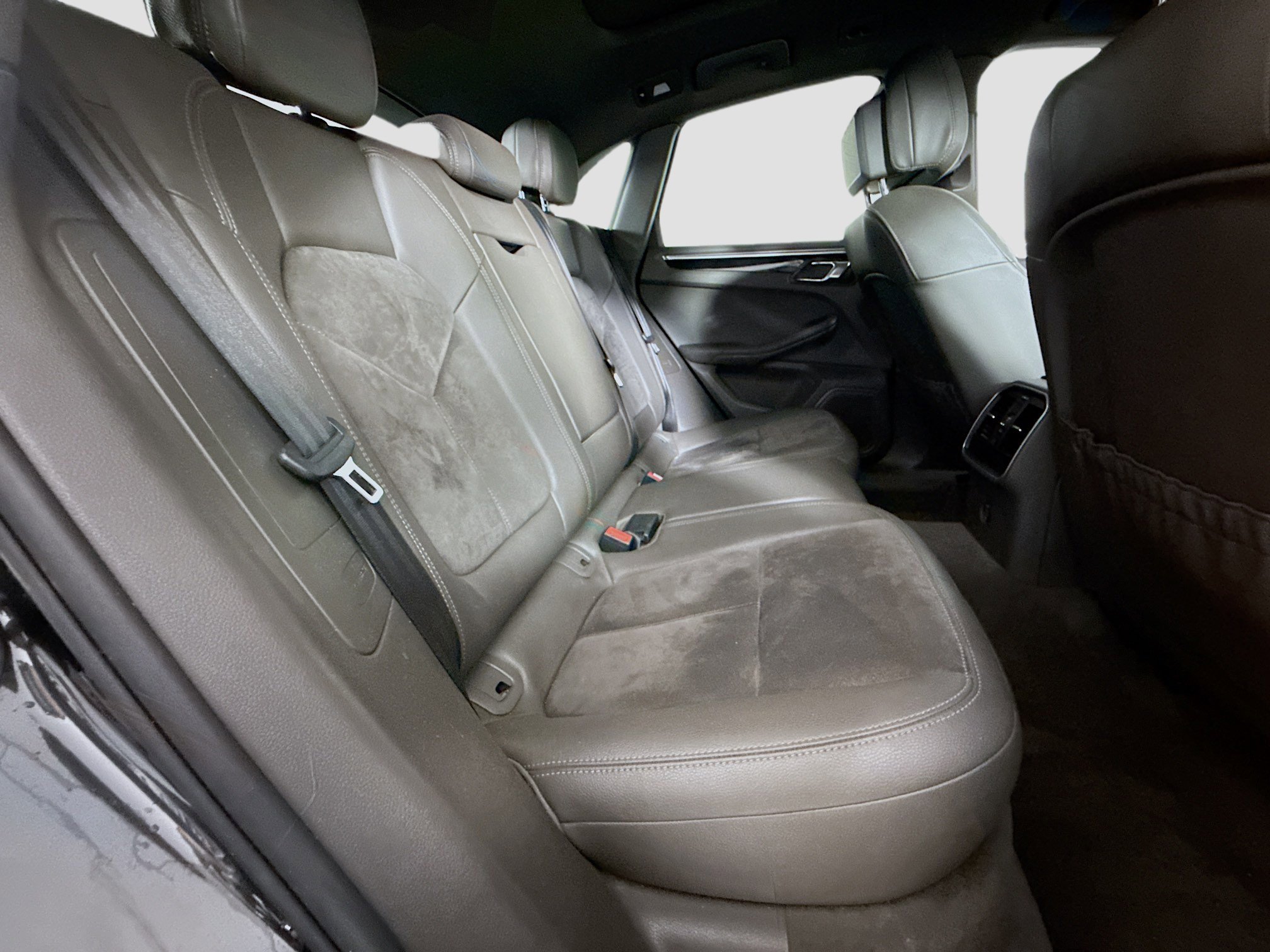 Used 2017 Porsche Macan S image 27