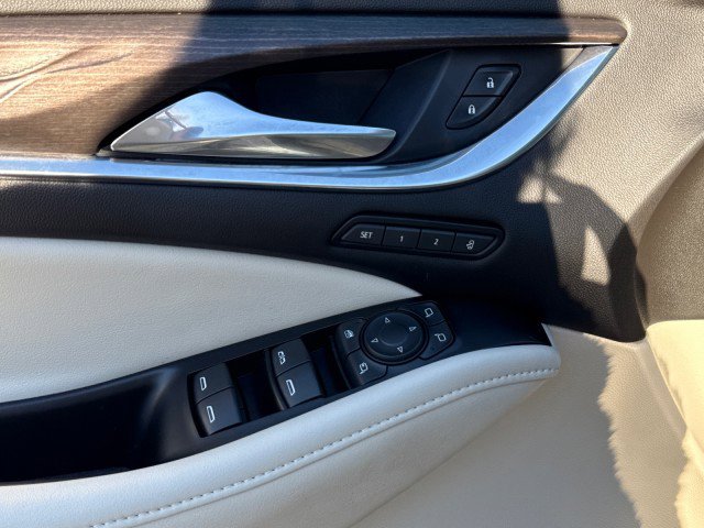 Used 2023 Buick Enclave Avenir image 25