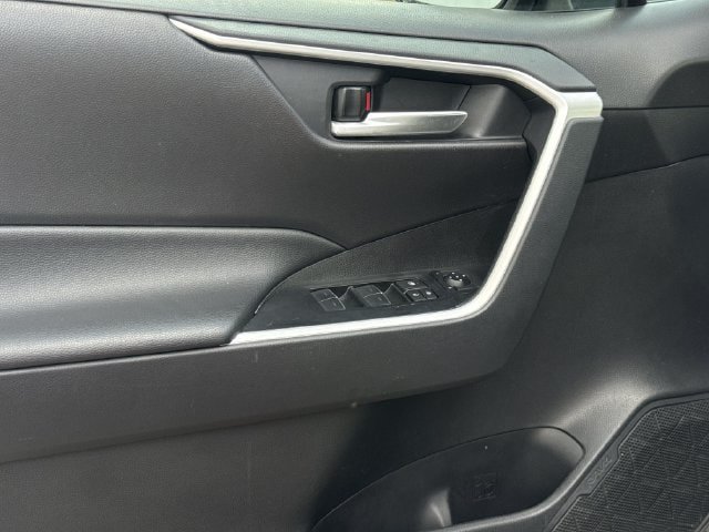 Used 2025 Toyota RAV4 XLE FWD image 25