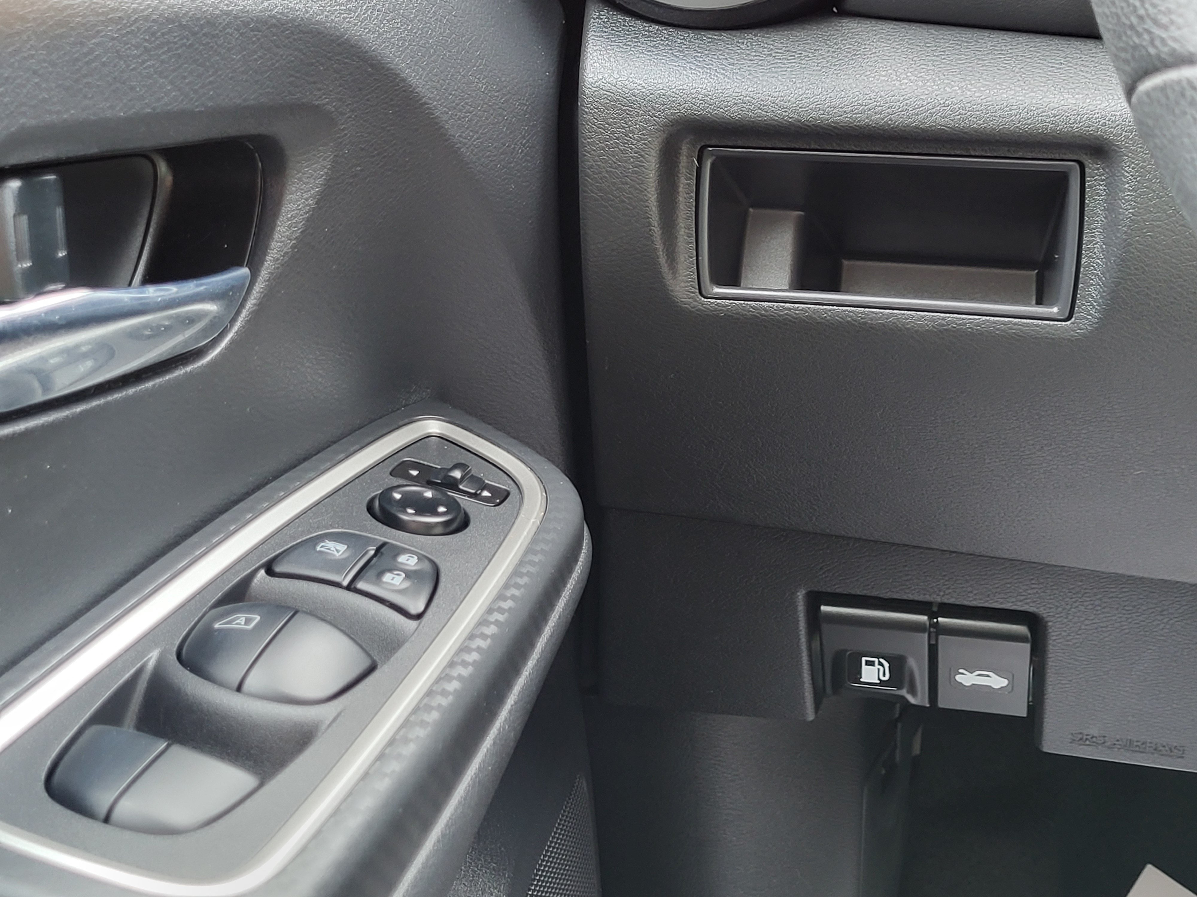 Certified 2025 Nissan Versa SR w/ Trunk Package FWD image 28