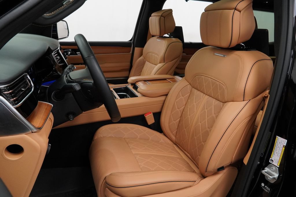 Certified 2024 Jeep Grand Wagoneer Series III w/ Rear Seat Video Group 1 AWD/4WD image 16