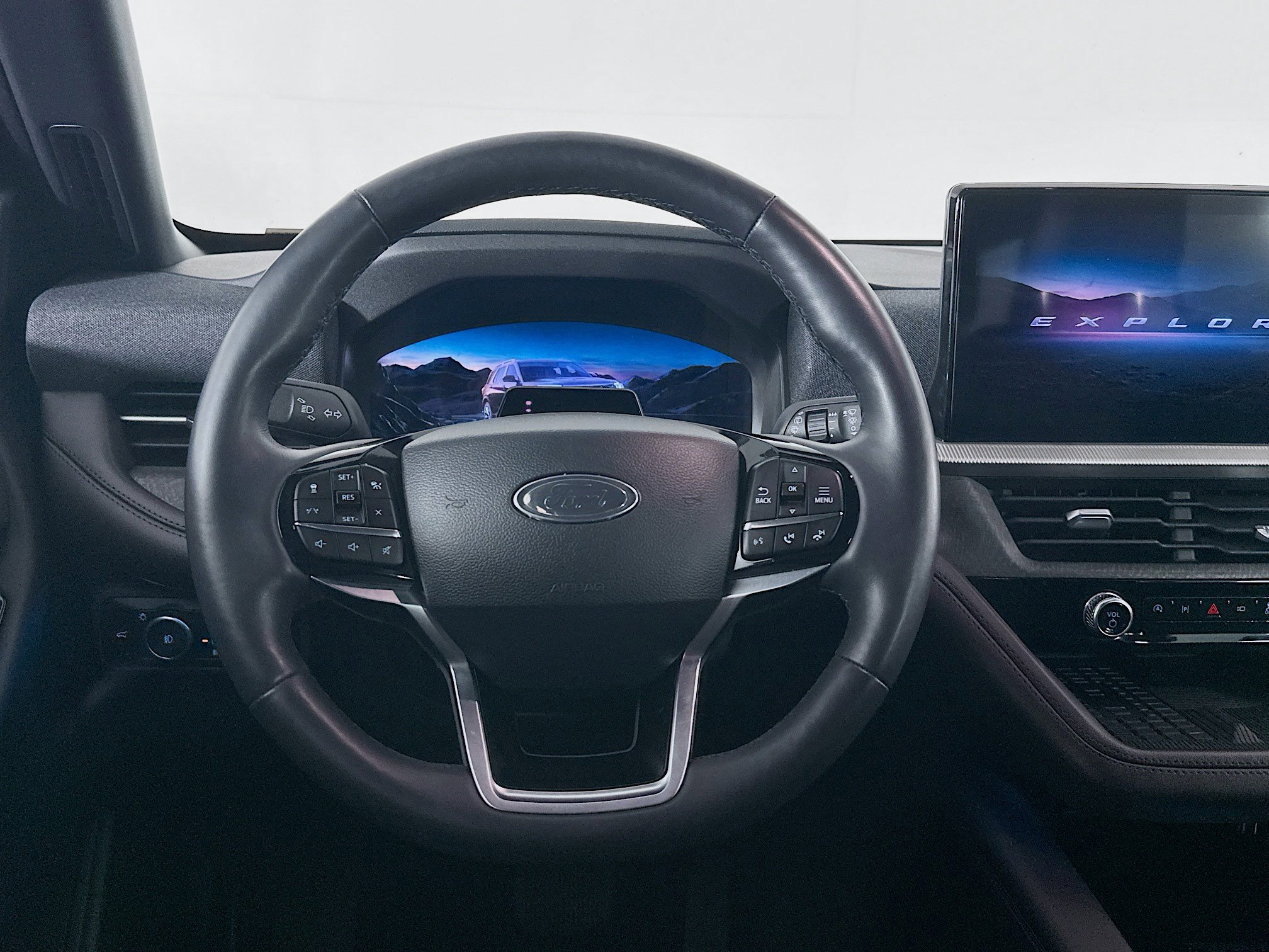 Used 2025 Ford Explorer Platinum w/ LUX Leather Package image 18