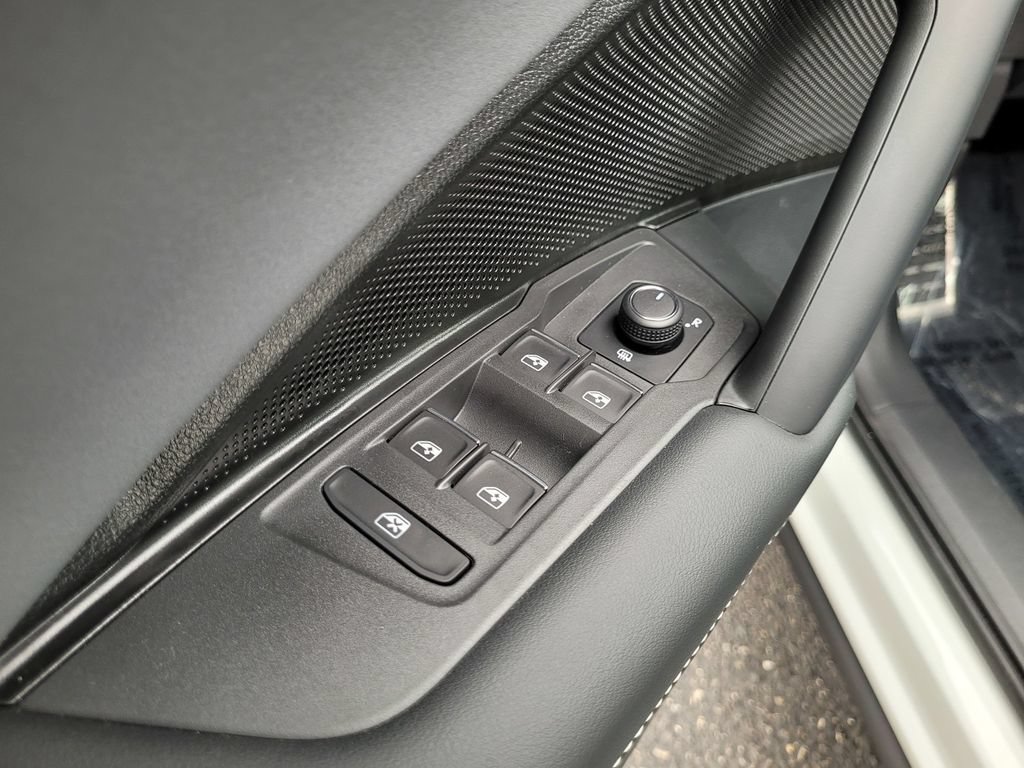 New 2026 Volkswagen Tiguan SE R-Line FWD image 26