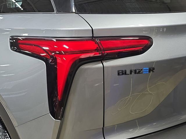 New 2025 Chevrolet Blazer EV LT image 38
