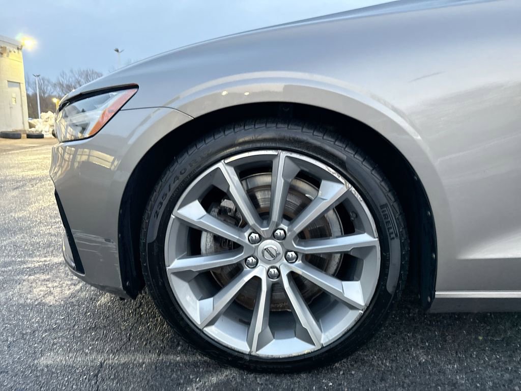 Used 2021 Volvo S60 T5 Momentum w/ Premium Package image 19
